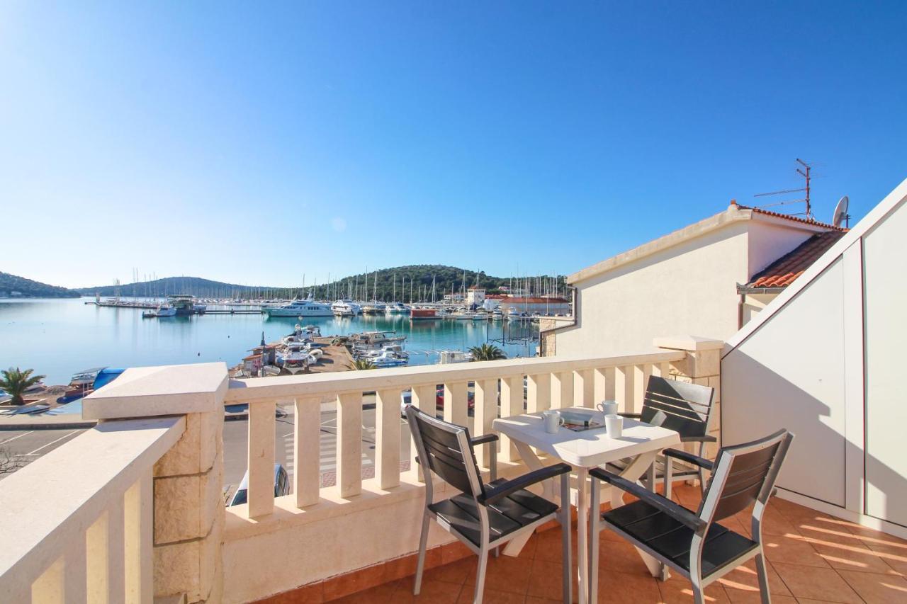 Goles Apartments-First Row To The Sea Rogoznica  Extérieur photo