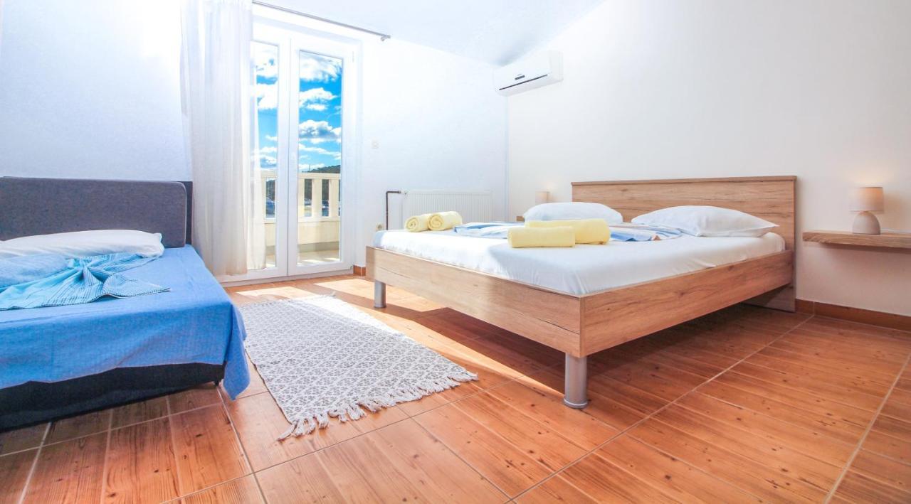 Goles Apartments-First Row To The Sea Rogoznica  Extérieur photo
