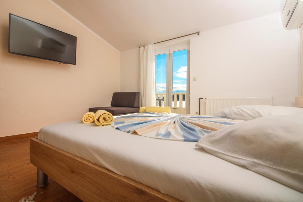 Goles Apartments-First Row To The Sea Rogoznica  Extérieur photo