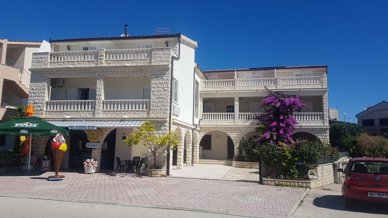 Goles Apartments-First Row To The Sea Rogoznica  Extérieur photo