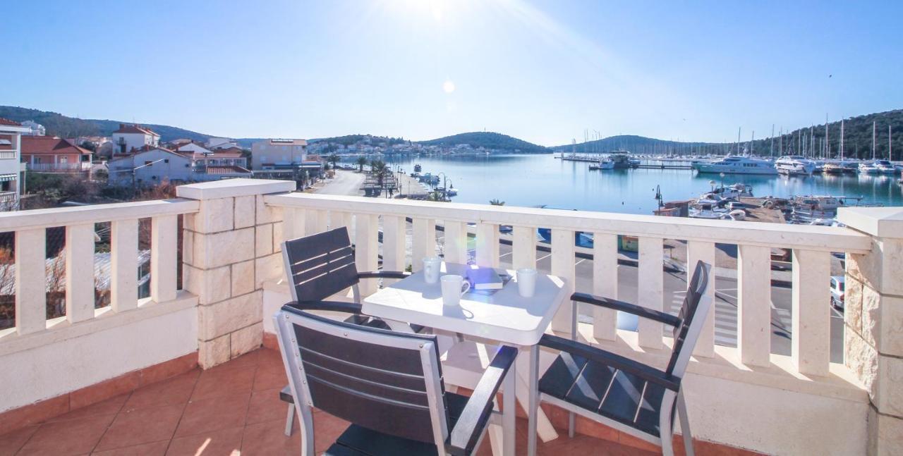 Goles Apartments-First Row To The Sea Rogoznica  Extérieur photo