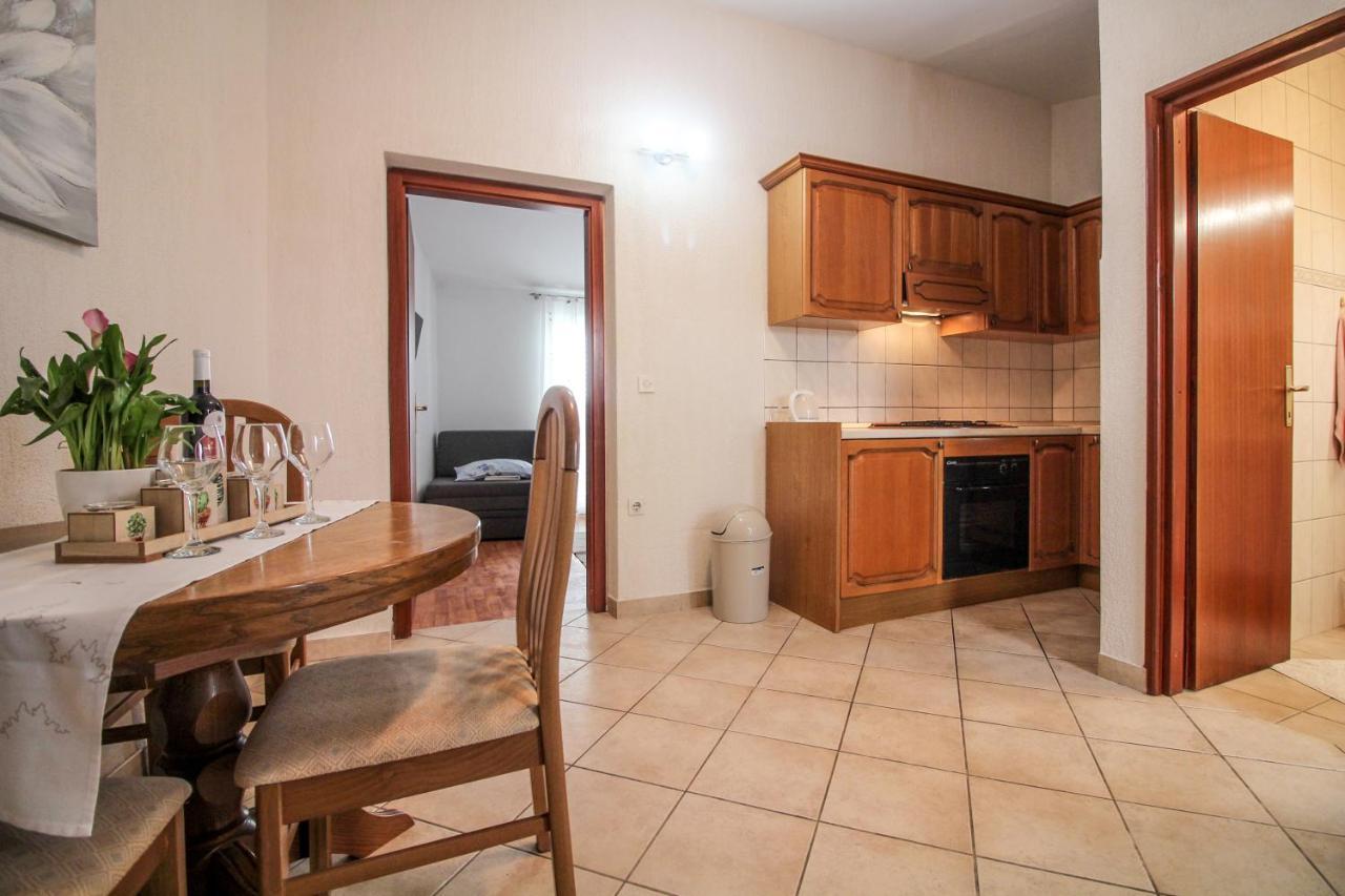Goles Apartments-First Row To The Sea Rogoznica  Extérieur photo